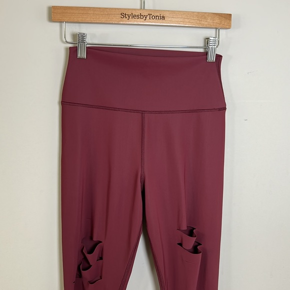 ALO Yoga Burgundy Leggings Size Medium - Picture 3 of 8